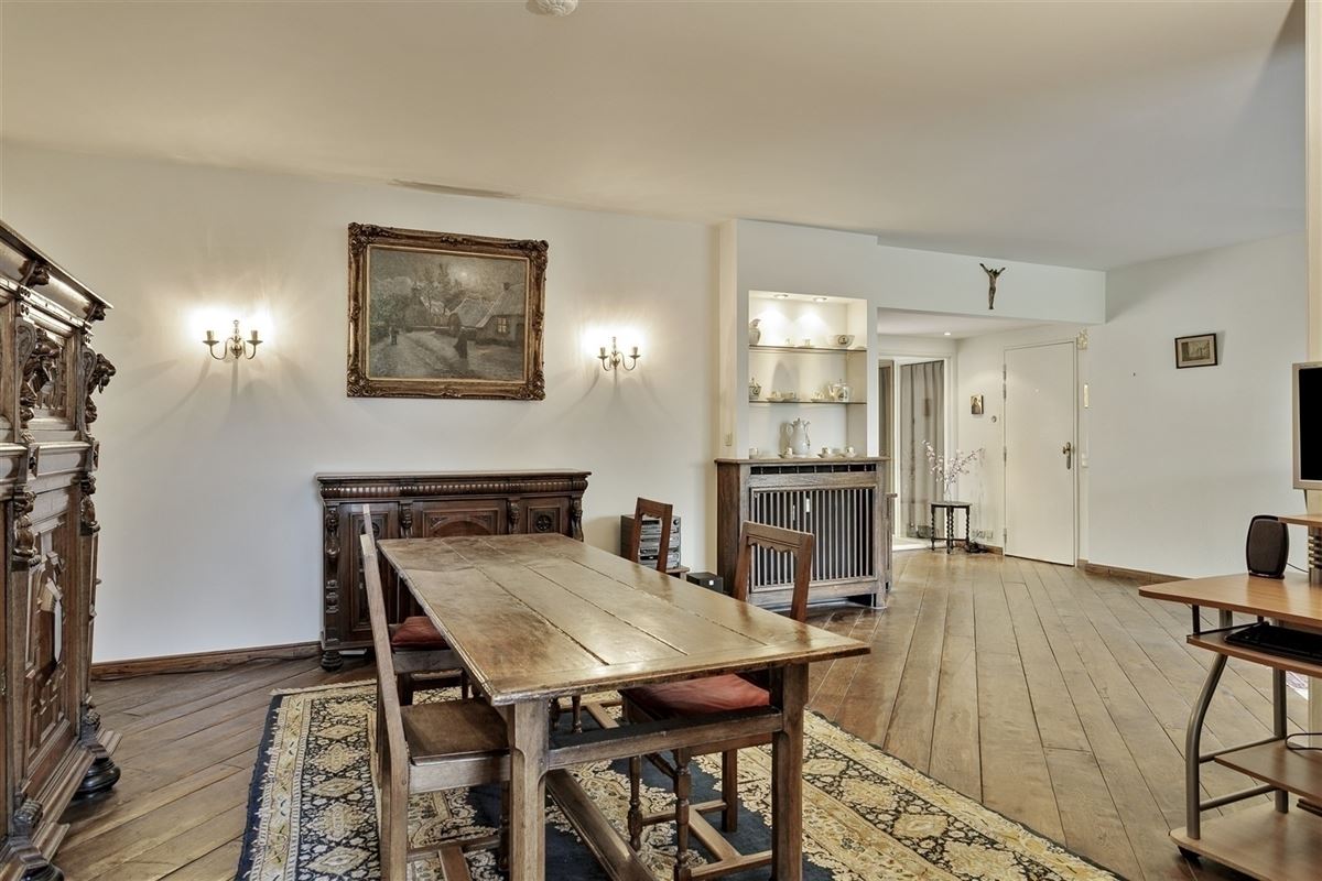 Ruim appartement met terras te Berchem