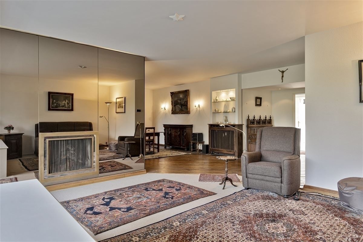 Ruim appartement met terras te Berchem