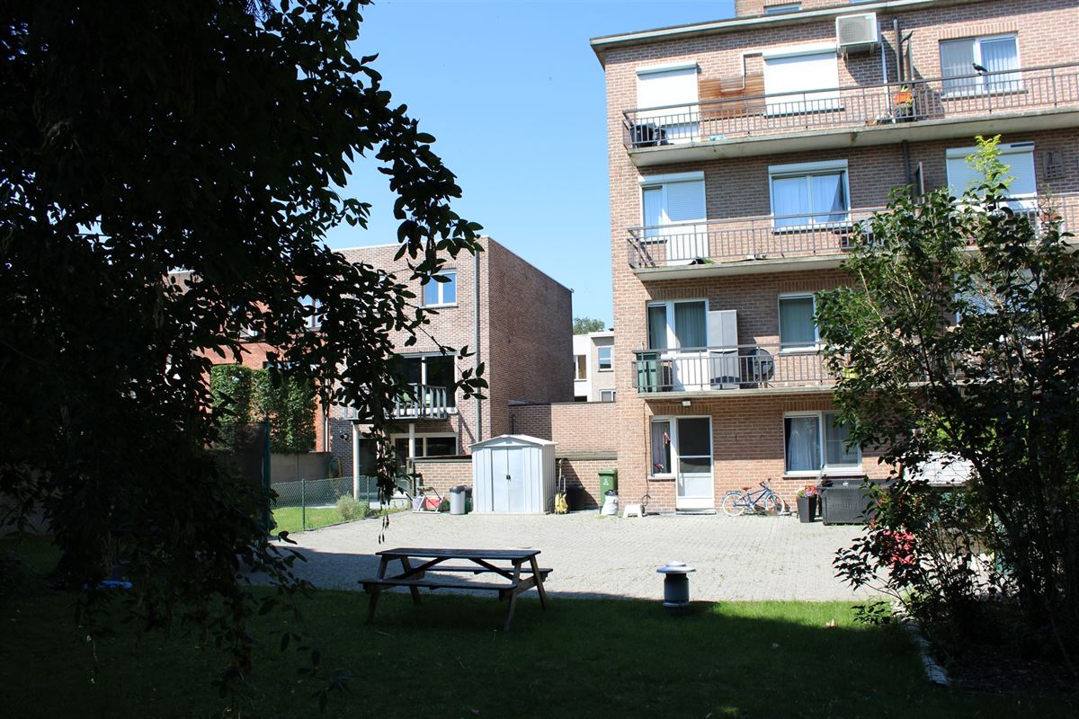 Gelijkvloers appartement met grote tuin