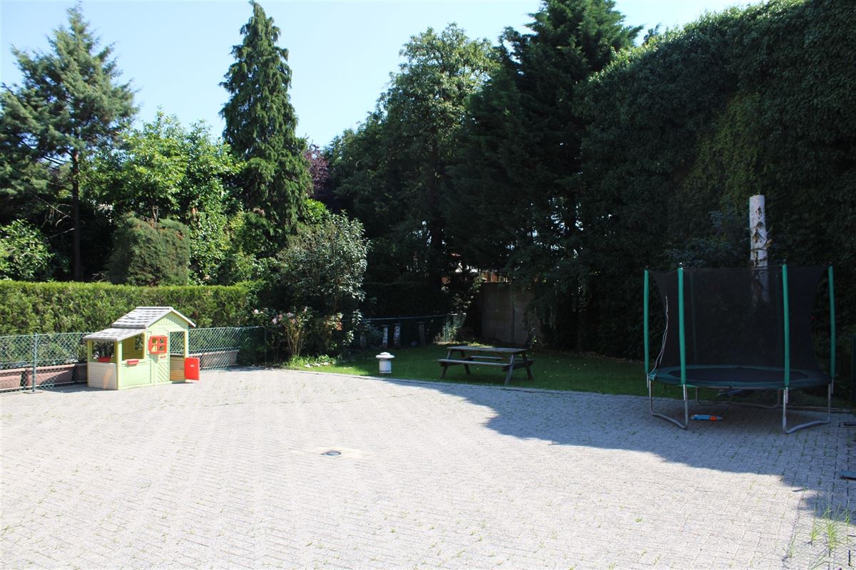 Gelijkvloers appartement met grote tuin