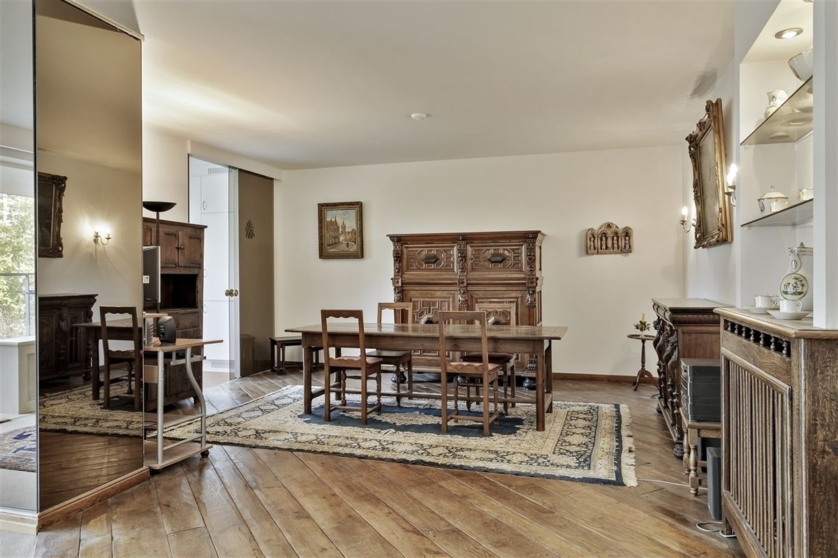 Ruim appartement met terras te Berchem