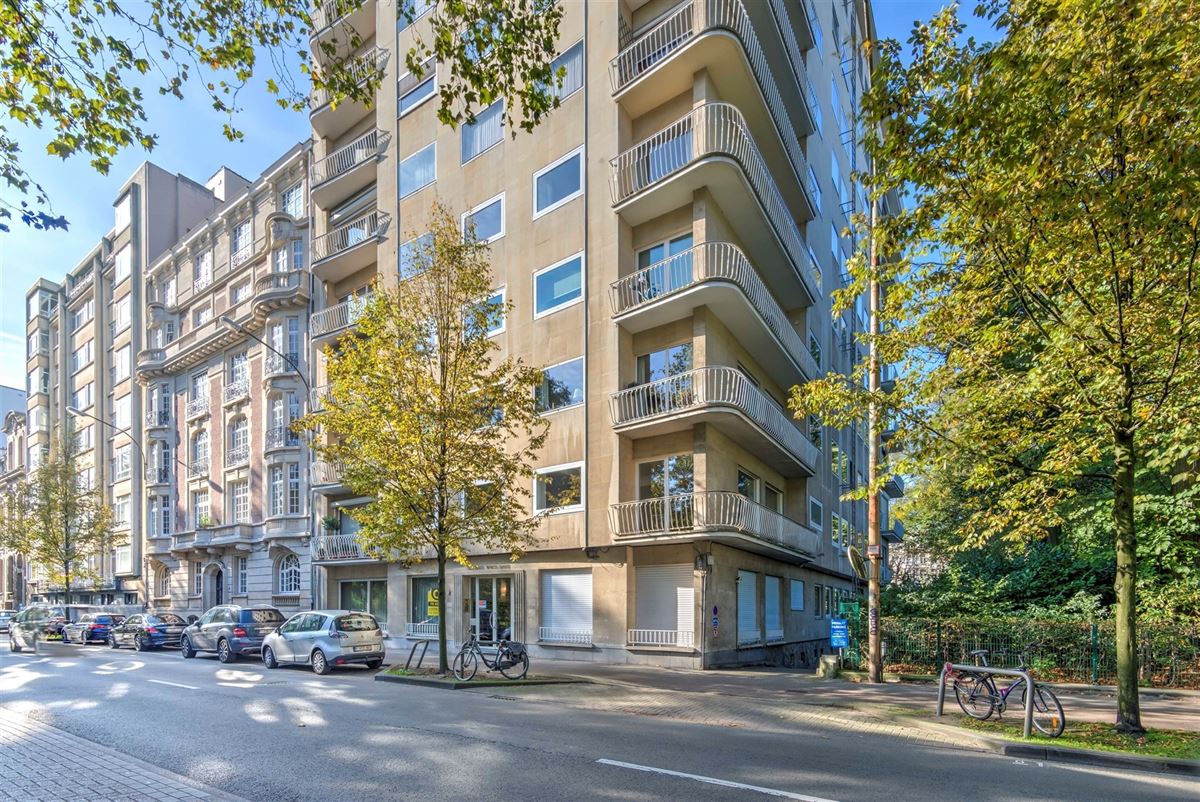 Ruim 2 slaapkamer appartement (ca 152m²) met balkon en prachtig zicht op het Albert - en Harmoniepark.
