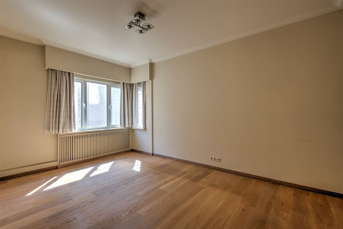 Ruim 2 slaapkamer appartement (ca 152m²) met balkon en prachtig zicht op het Albert - en Harmoniepark.