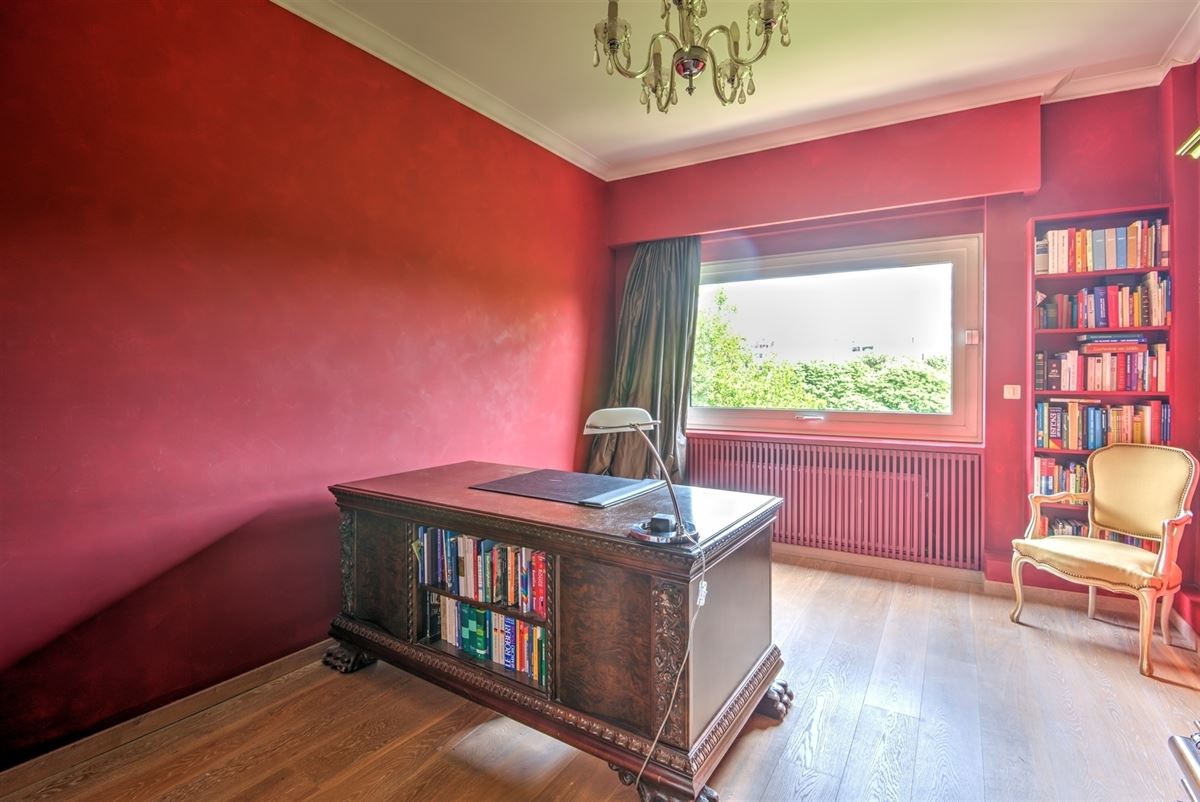 Ruim 2 slaapkamer appartement (ca 152m²) met balkon en prachtig zicht op het Albert - en Harmoniepark.