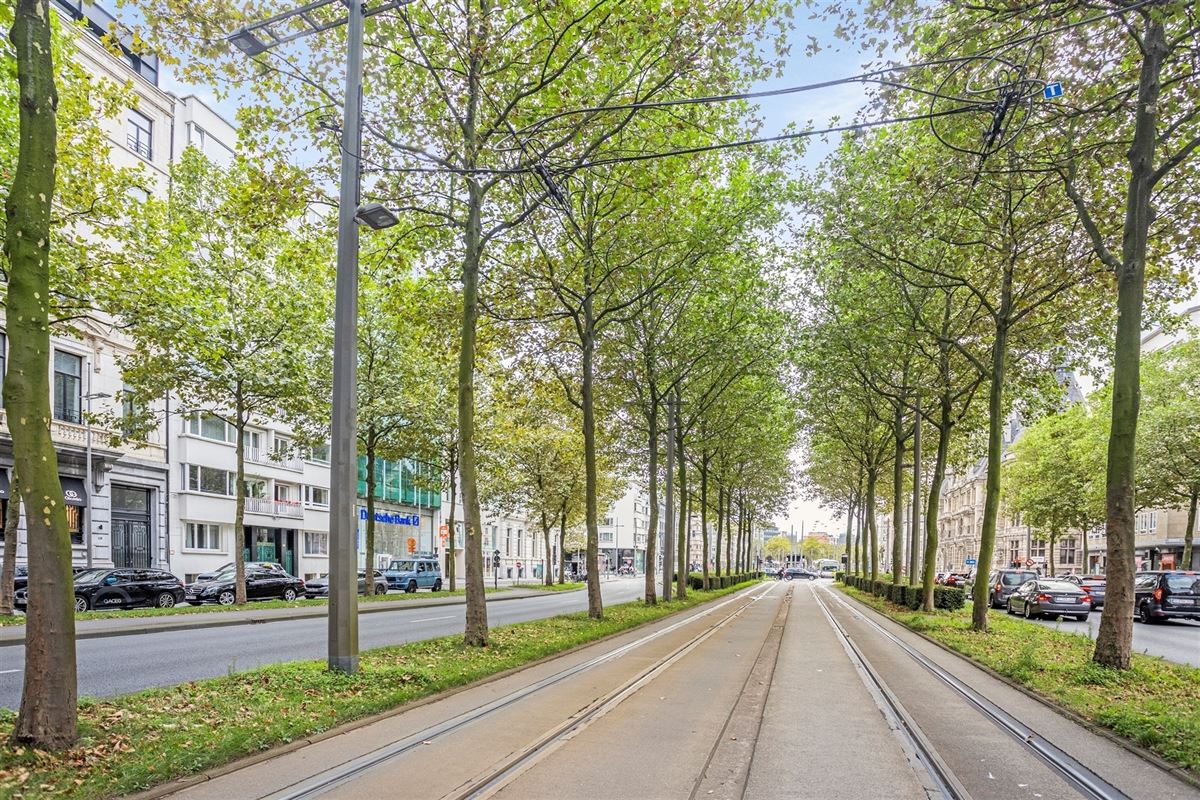 Gemeubeld appartement met 3 SLPK | 2 BADK + kelder