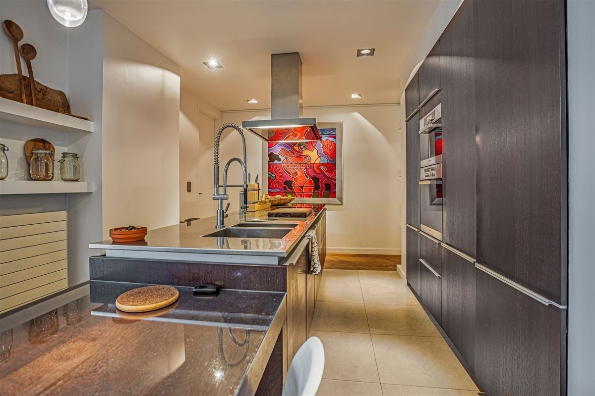 Gemeubeld appartement met 3 SLPK | 2 BADK + kelder