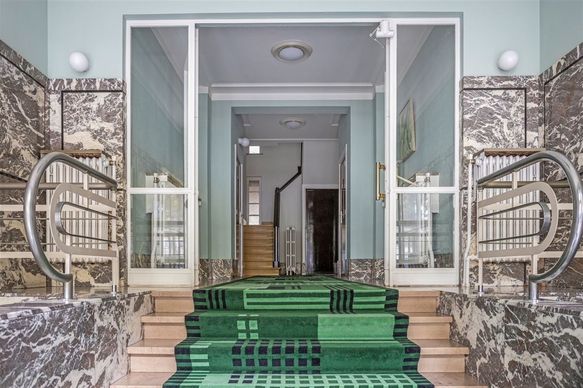 Gemeubeld appartement met 3 SLPK | 2 BADK + kelder