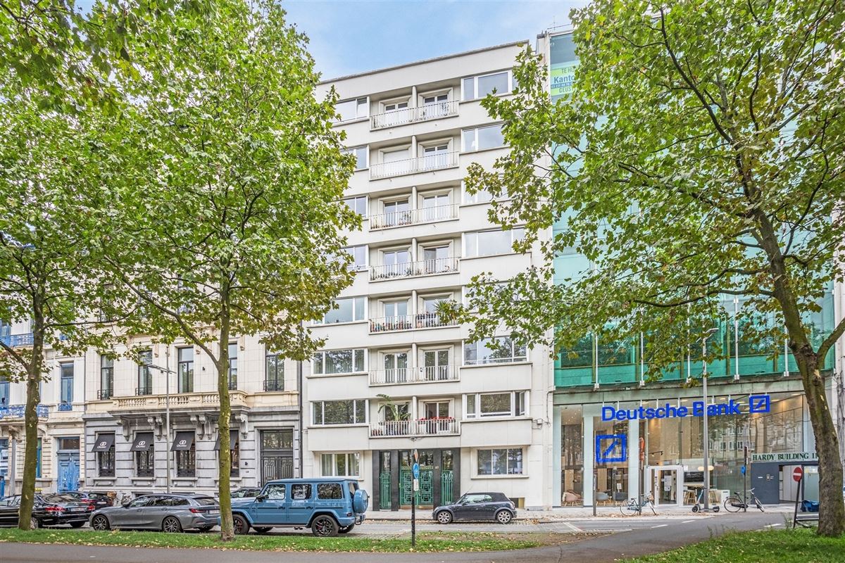 Gemeubeld appartement met 3 SLPK | 2 BADK + kelder