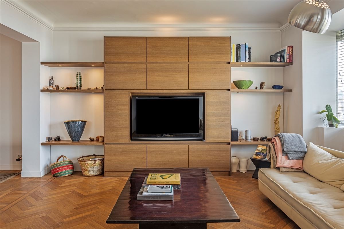 Gemeubeld appartement met 3 SLPK | 2 BADK + kelder