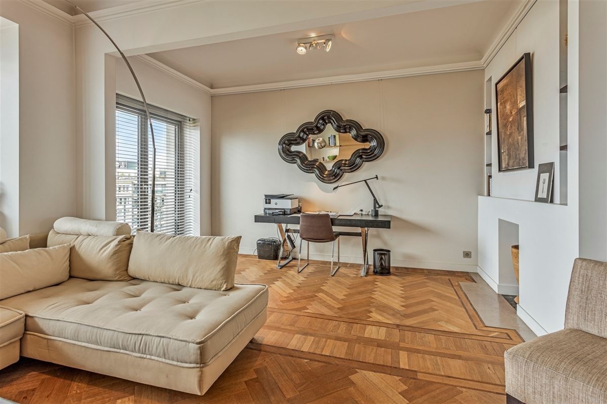 Gemeubeld appartement met 3 SLPK | 2 BADK + kelder