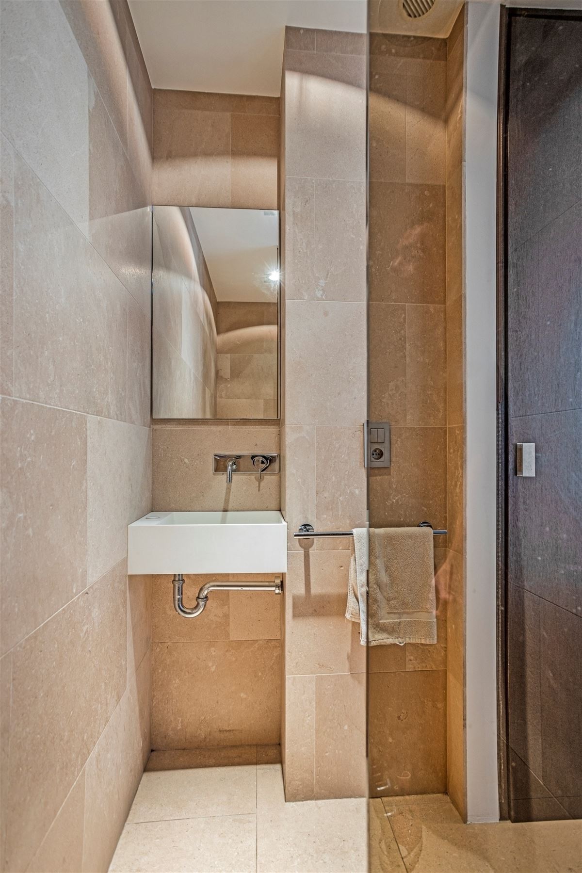 Gemeubeld appartement met 3 SLPK | 2 BADK + kelder