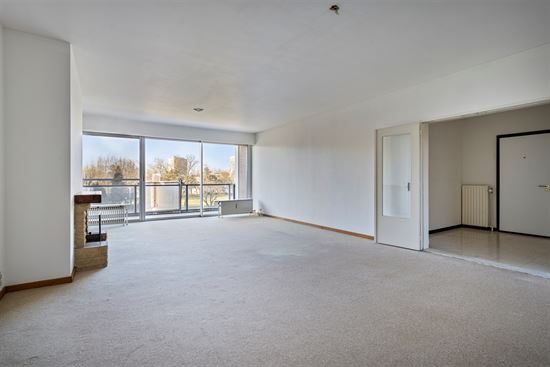 Te renoveren appartement van 145m² 