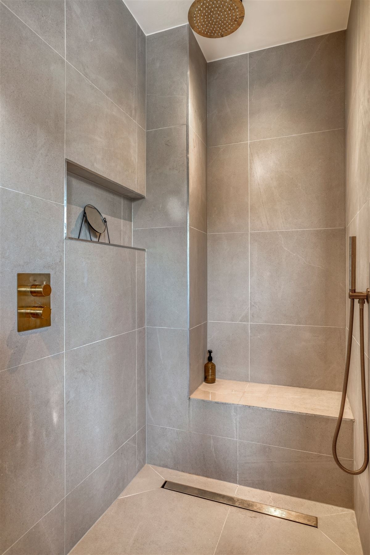 Instapklare halfopen bebouwing met garage te Edegem