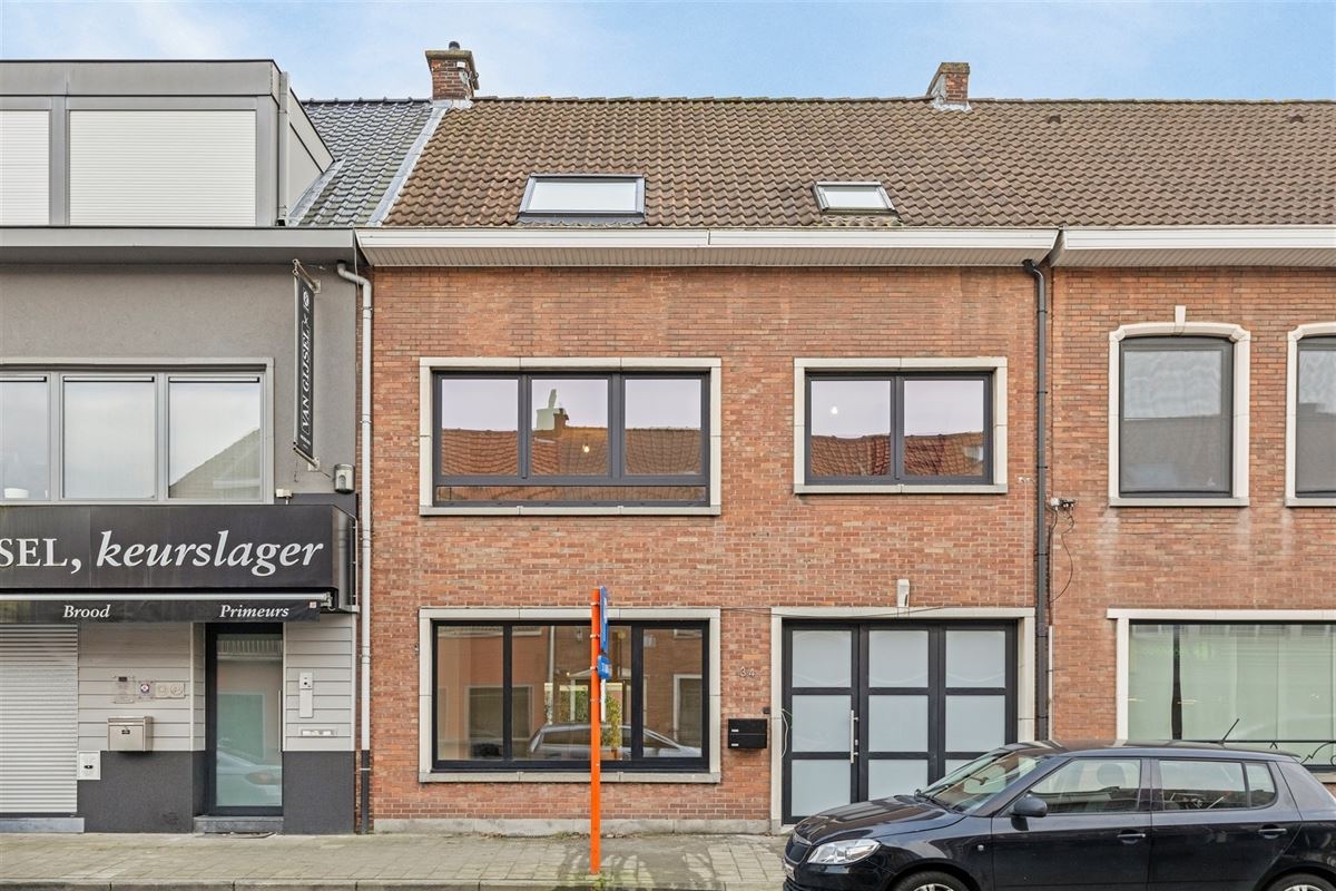 Gerenoveerd gelijkvloers appartement met tuin.