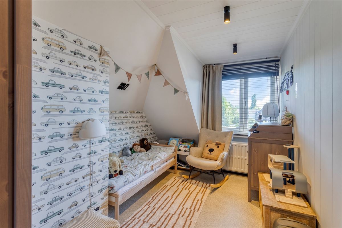 Instapklare halfopen bebouwing met garage te Edegem