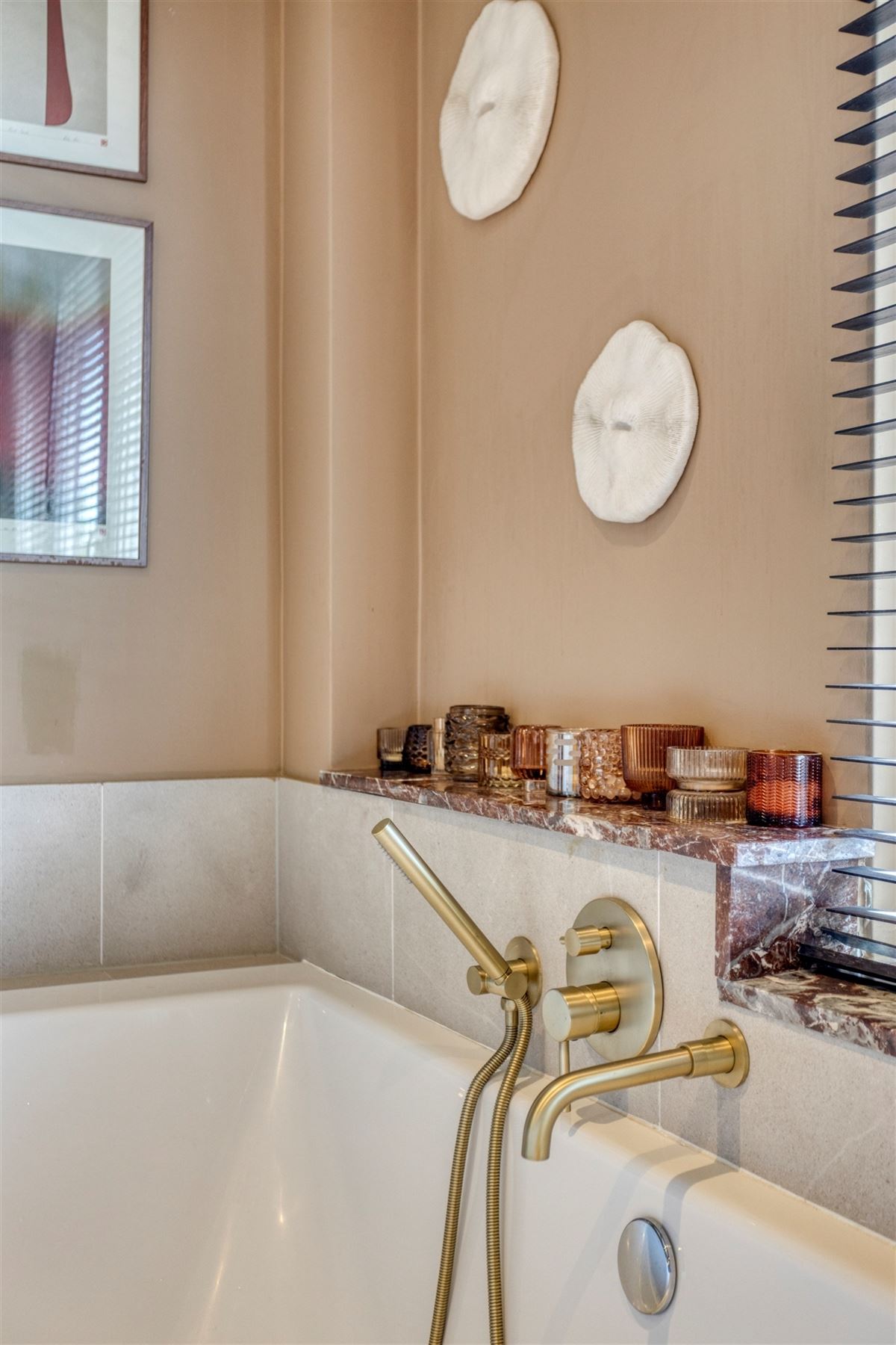 Instapklare halfopen bebouwing met garage te Edegem