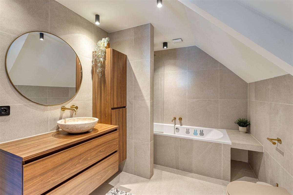 Instapklare halfopen bebouwing met garage te Edegem