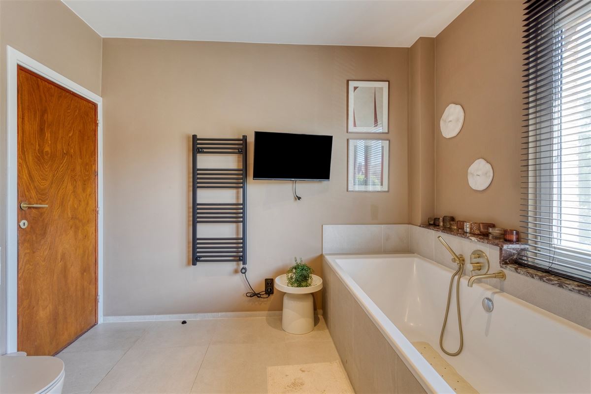 Instapklare halfopen bebouwing met garage te Edegem