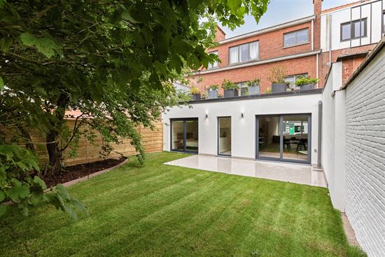 Gerenoveerd gelijkvloers appartement in gegeerde wijk te Edegem