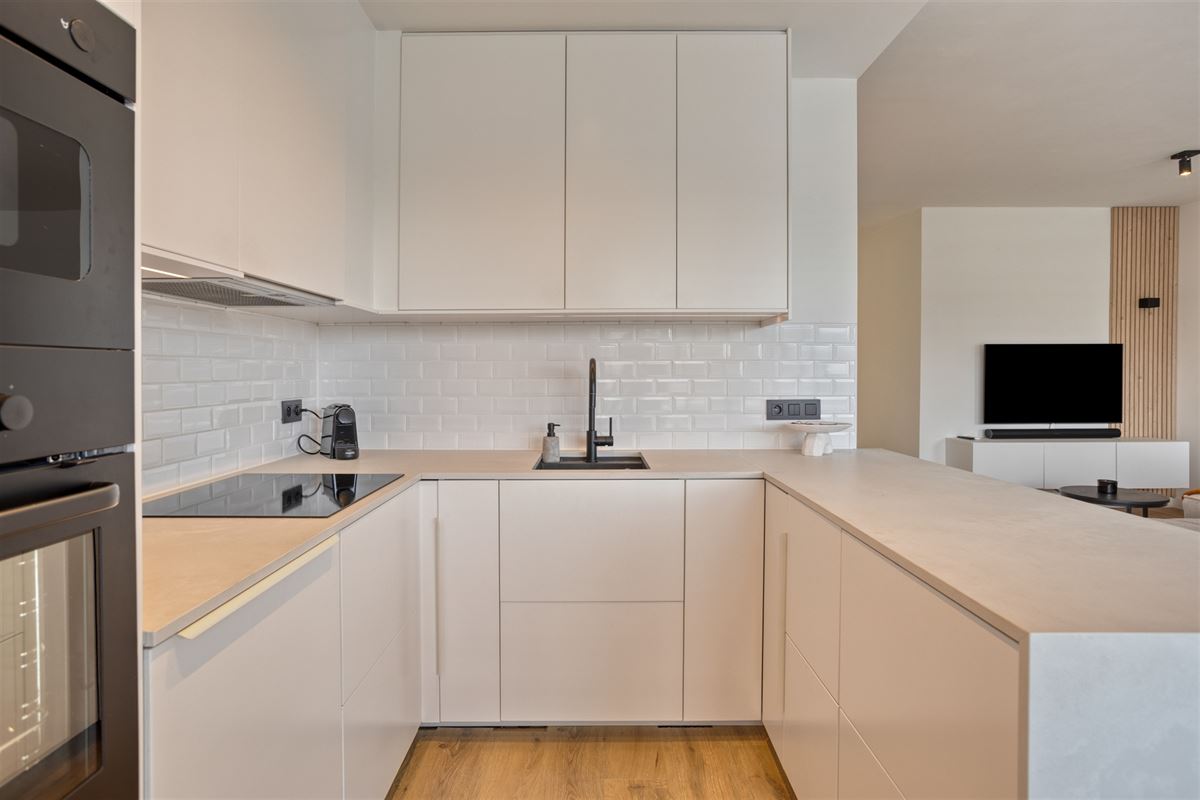 Volledig Gerenoveerd appartement met 3 Slaapkamers en terras