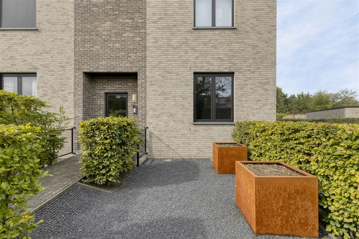 Gerenoveerd gelijksvloers appartement