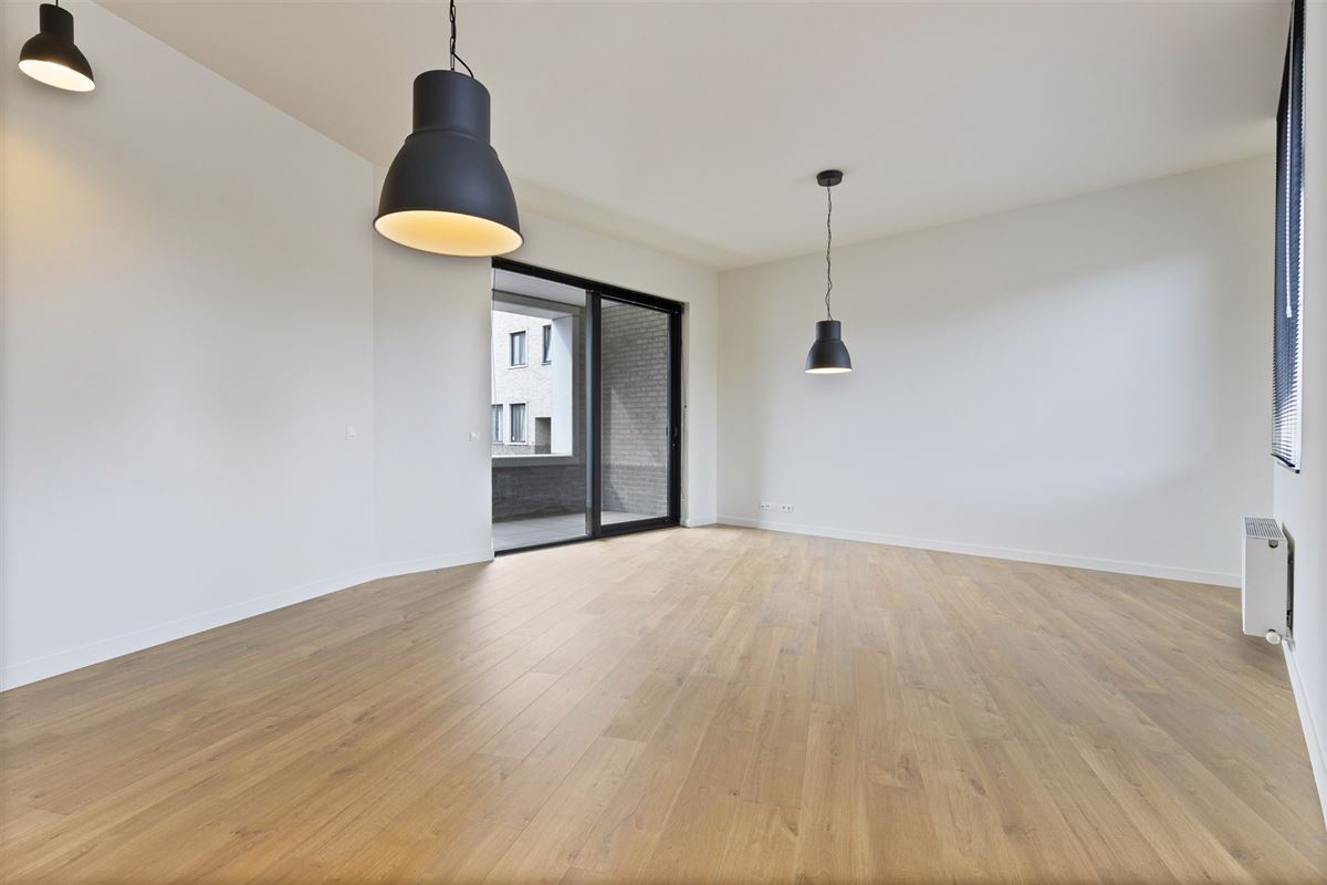 Gerenoveerd gelijksvloers appartement