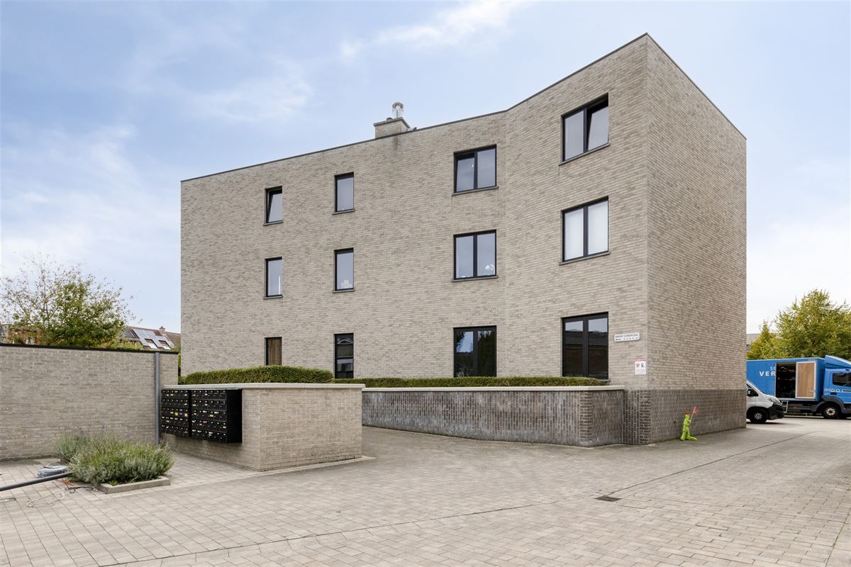Gerenoveerd gelijksvloers appartement