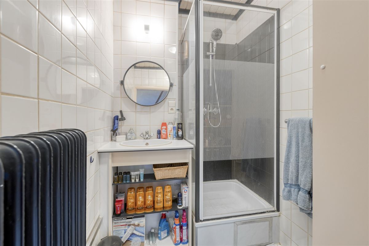 Te Renoveren Meergezinswoning met Garage