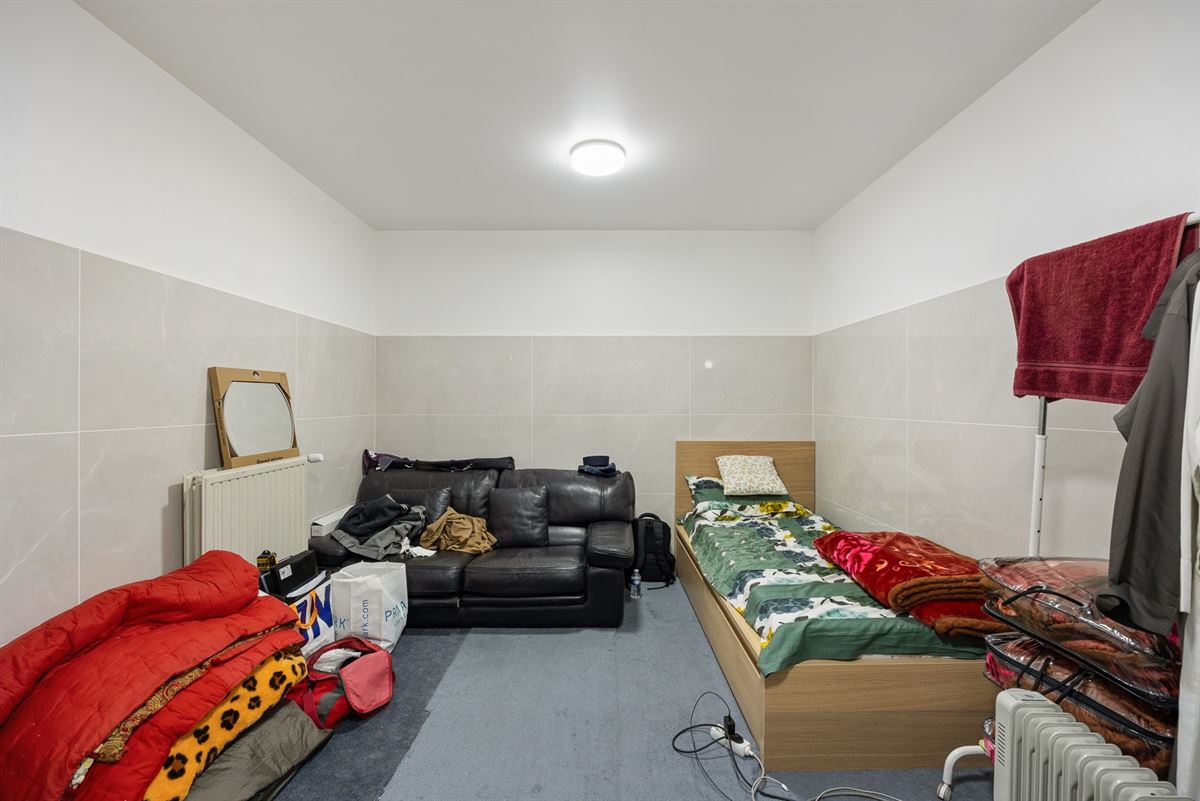 Handelsruimte met magazijn van 330 m2