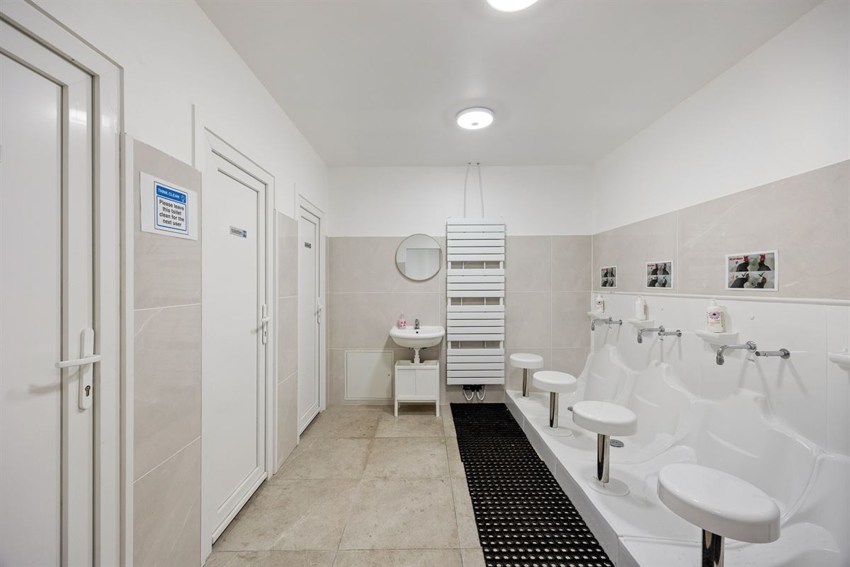 Handelsruimte met magazijn van 330 m2