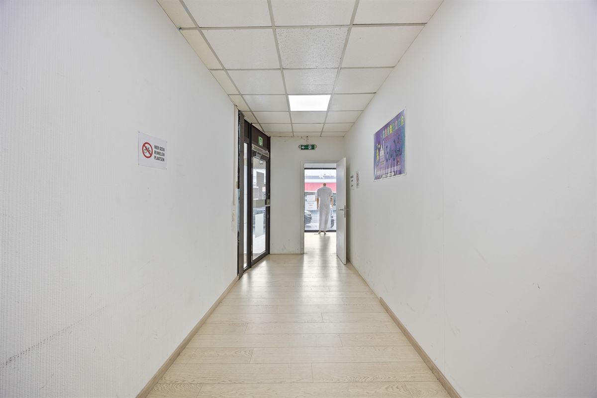 Handelsruimte met magazijn van 330 m2