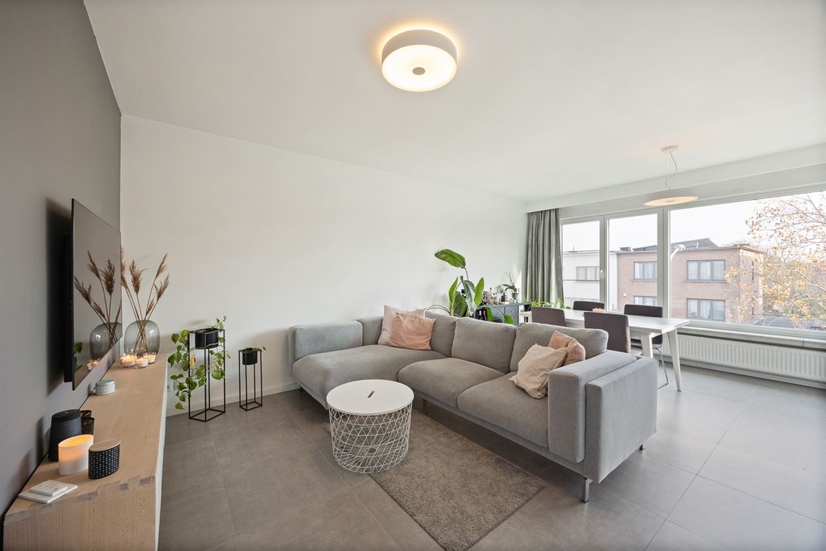 Instapklaar Appartement met 2 Slaapkamers, Terras en Garage