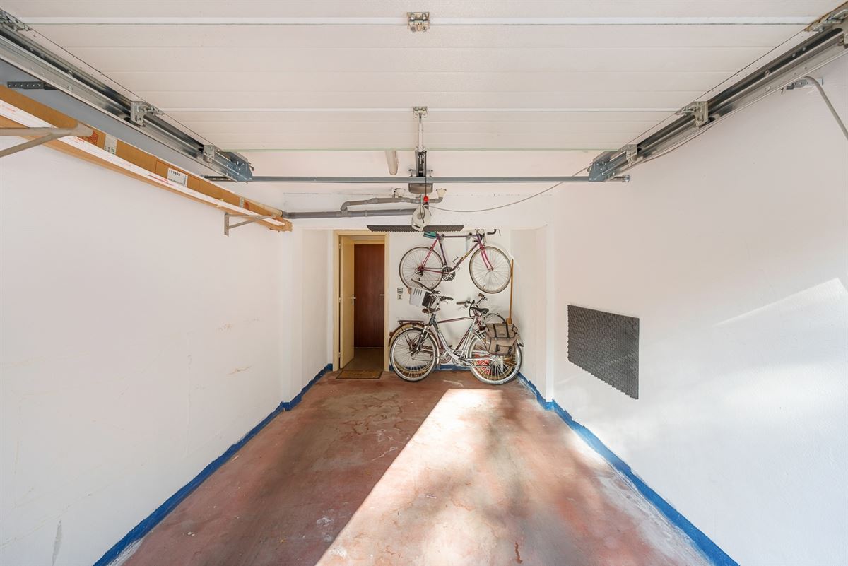 Instapklaar Appartement met Terras en Garage