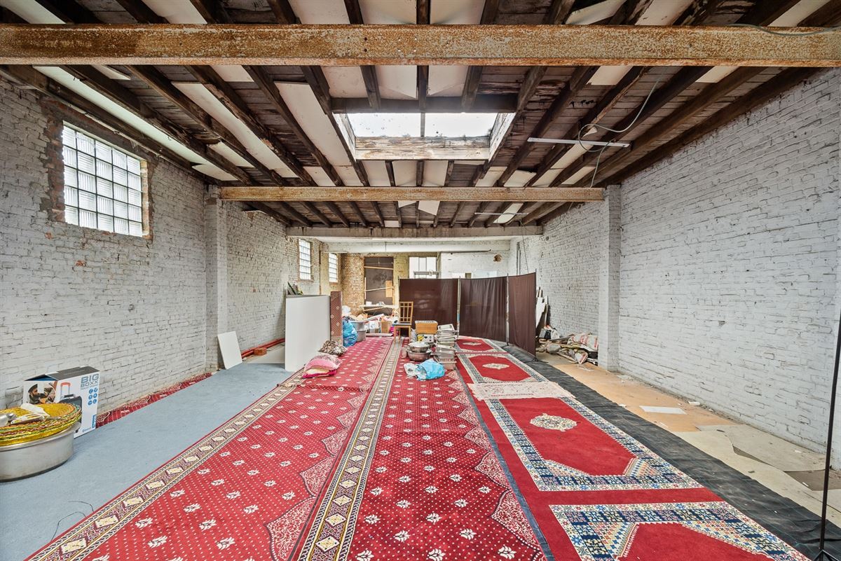 Handelsruimte met magazijn van 330 m2