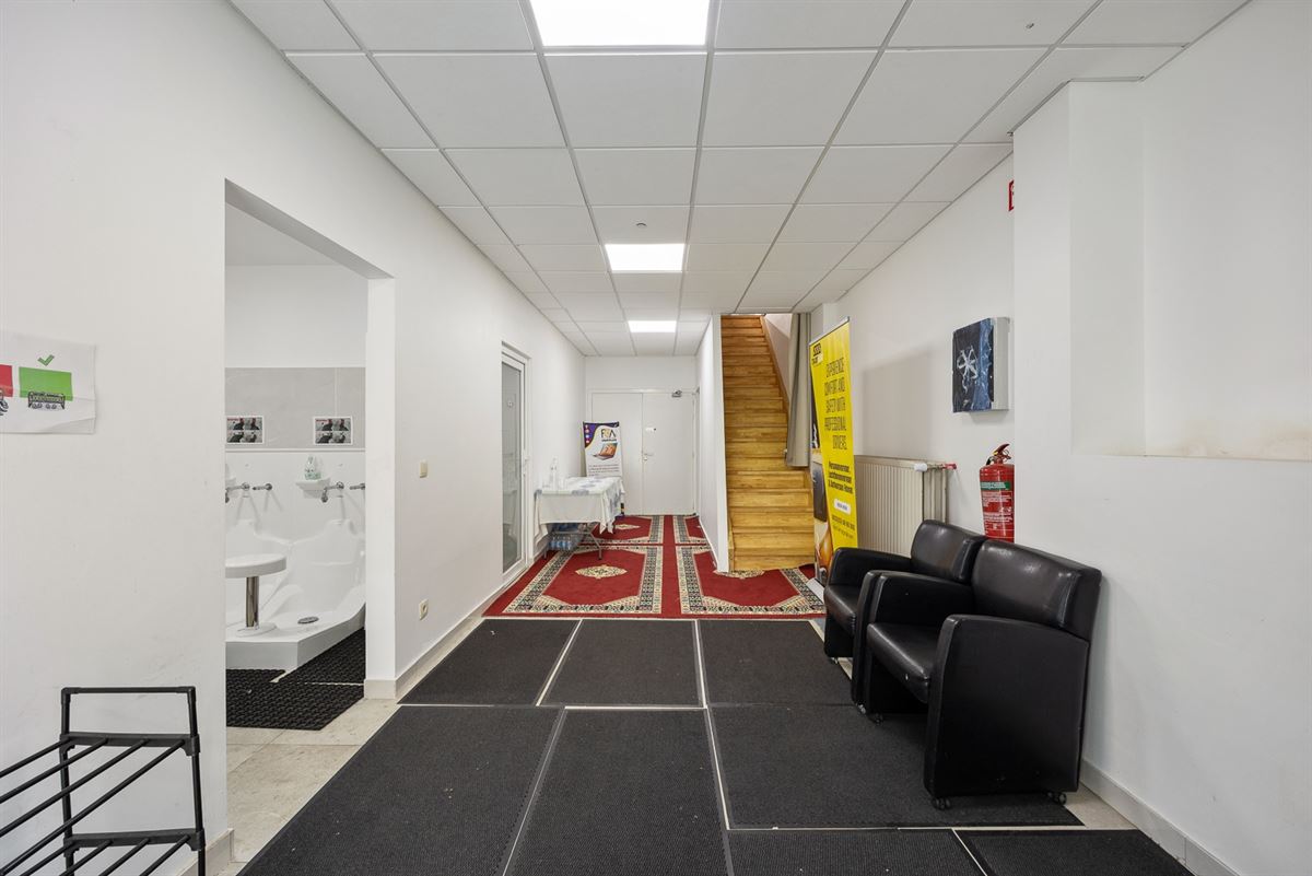 Handelsruimte met magazijn van 330 m2