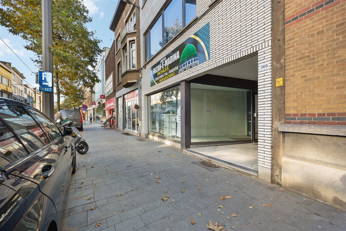 Handelsruimte met magazijn van 330 m2
