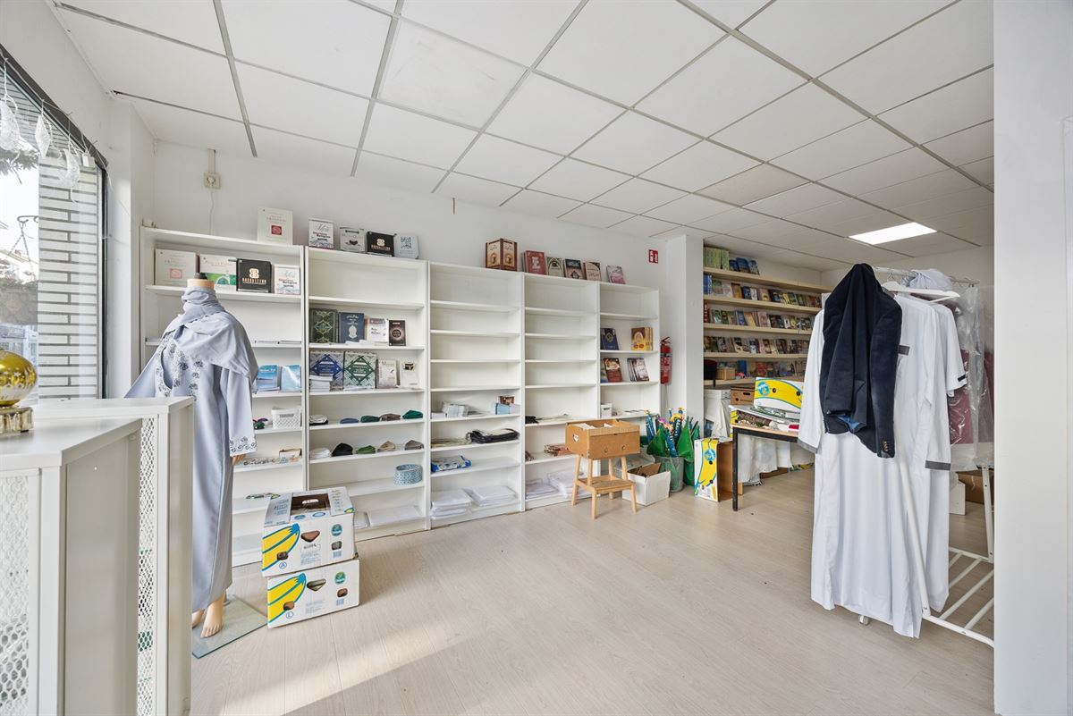Handelsruimte met magazijn van 330 m2