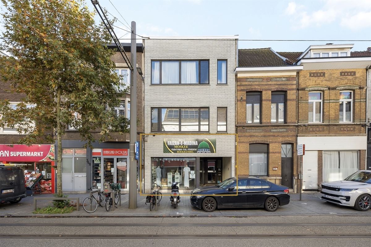 Handelsruimte met magazijn van 330 m2