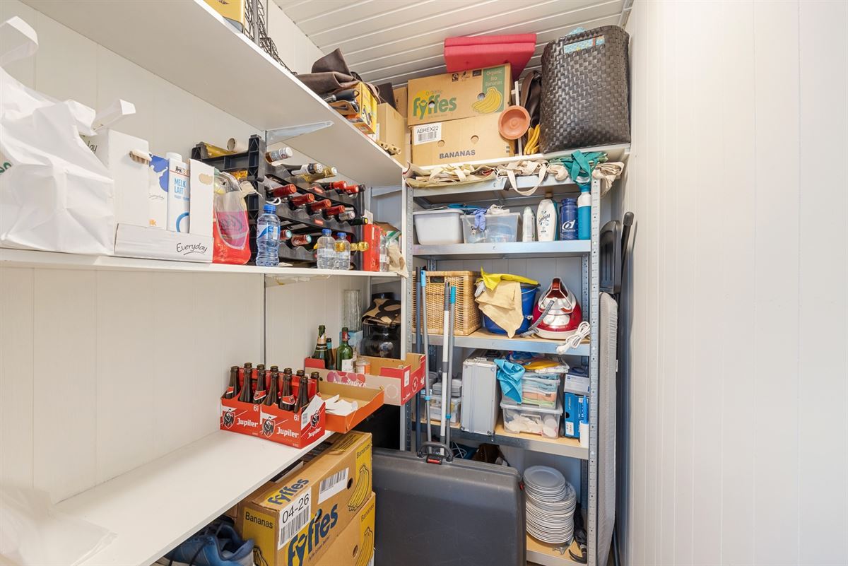 Instapklaar Appartement met Terras en Garage