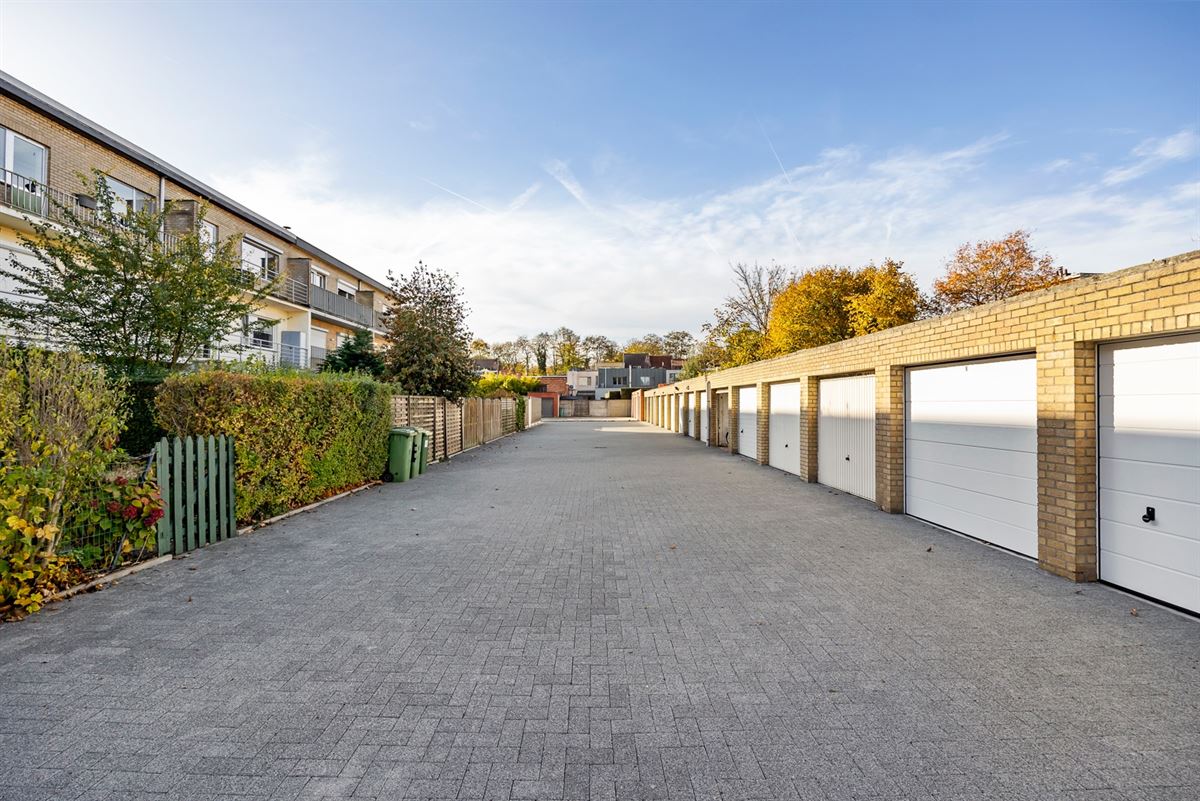 Rustig Gelegen Appartement met 2 Terrassen en Garage