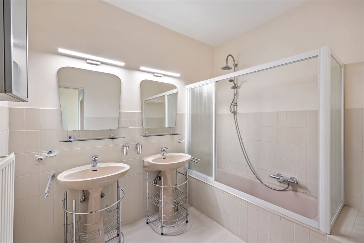 Rustig Gelegen Appartement met 2 Terrassen en Garage