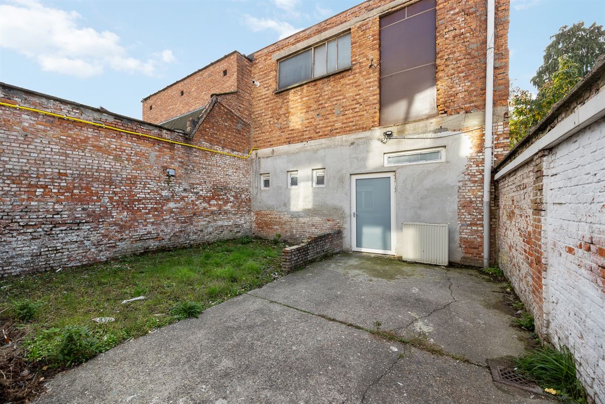 Handelsruimte met magazijn van 330 m2