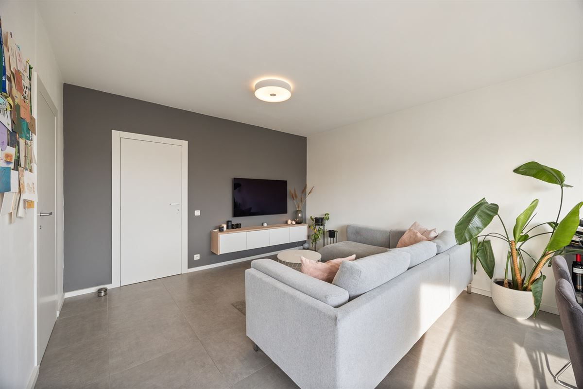 Instapklaar Appartement met 2 Slaapkamers, Terras en Garage