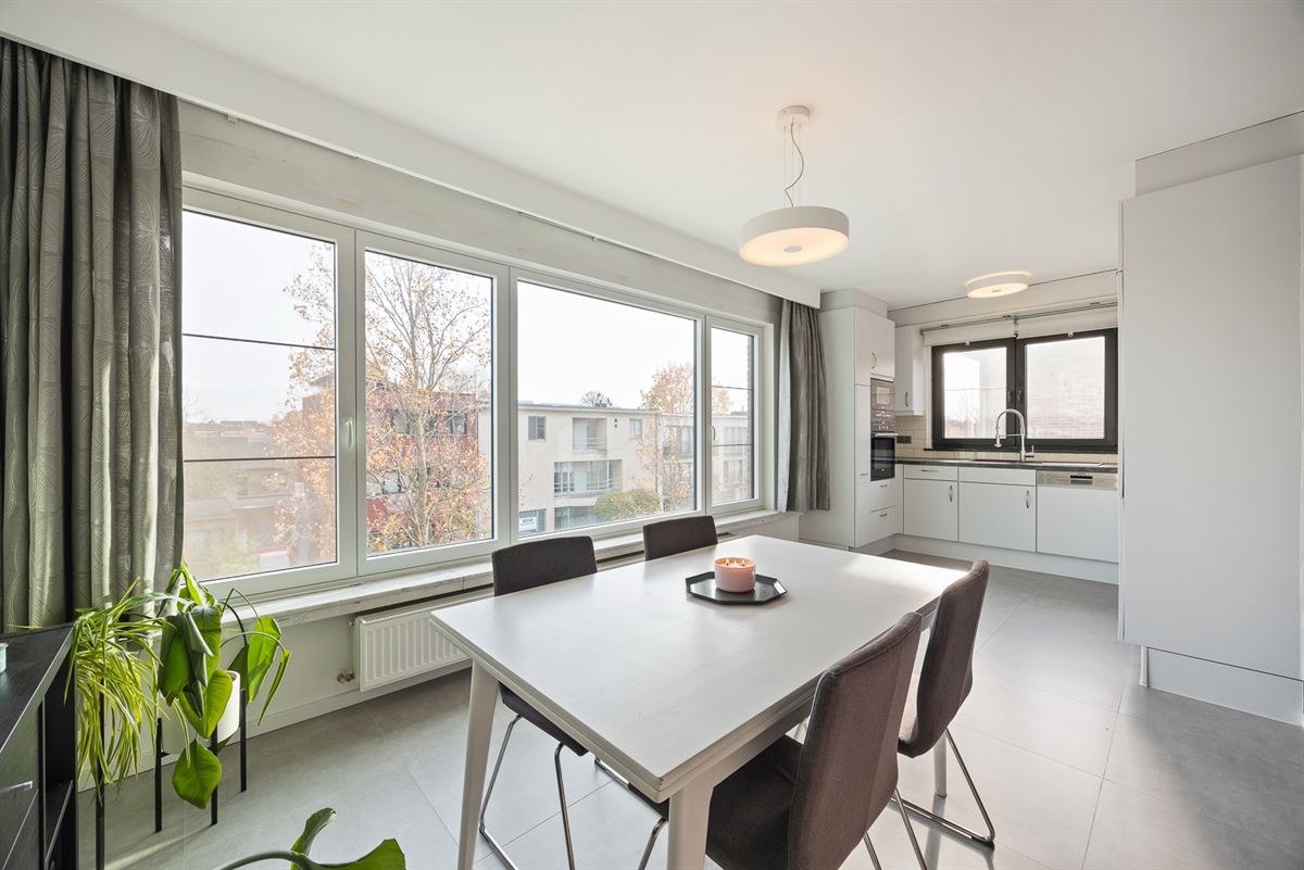 Instapklaar Appartement met 2 Slaapkamers, Terras en Garage