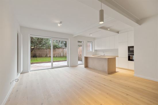 Gerenoveerd gelijkvloers appartement met tuin