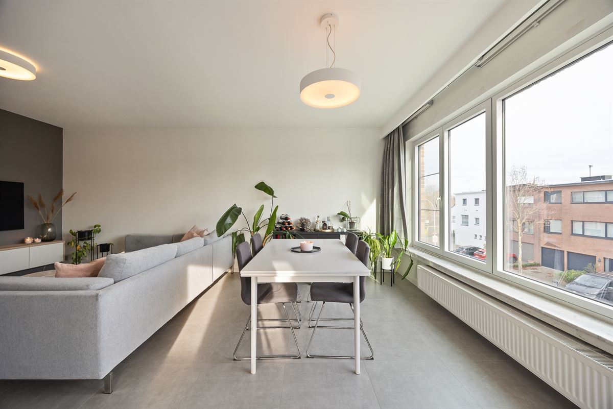 Instapklaar Appartement met 2 Slaapkamers, Terras en Garage