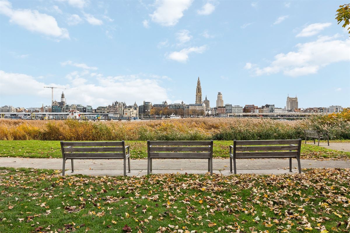 Licht en Energiezuinig Appartement met Uitzicht op Antwerpen