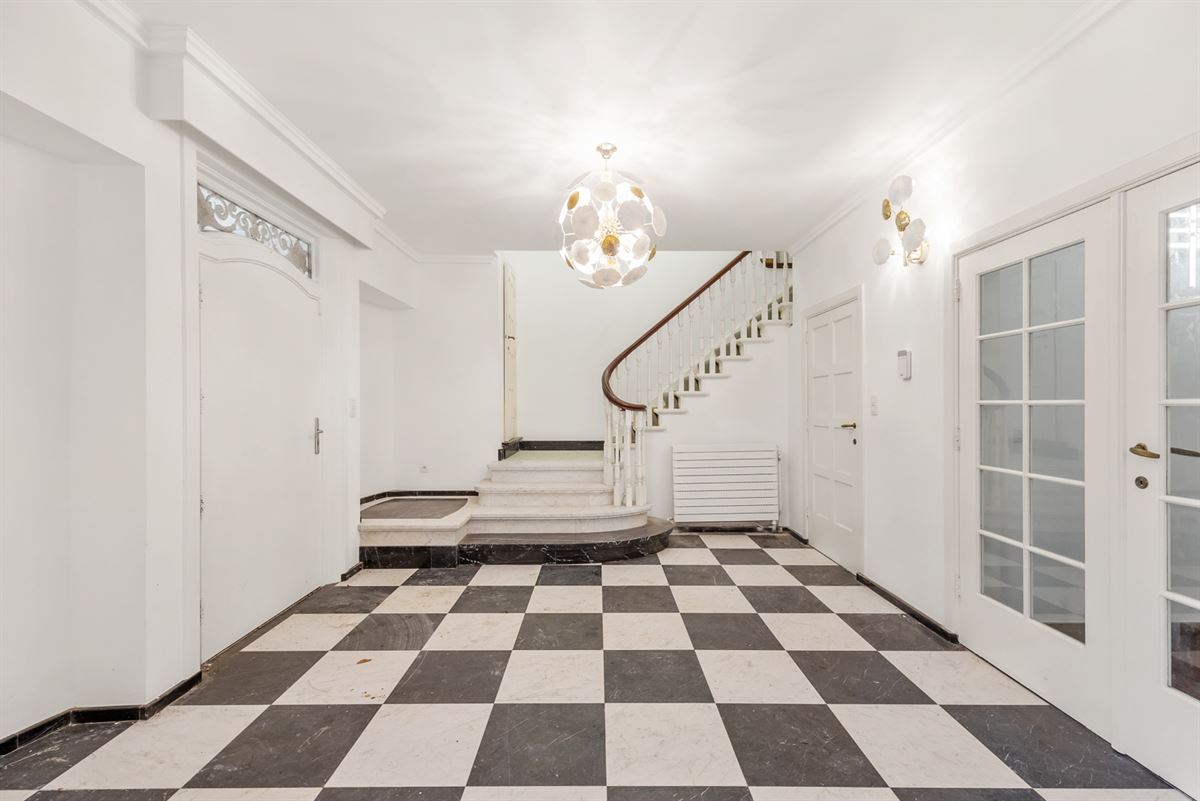 Karaktervolle Villa 1951 met Zuidwestgerichte Tuin