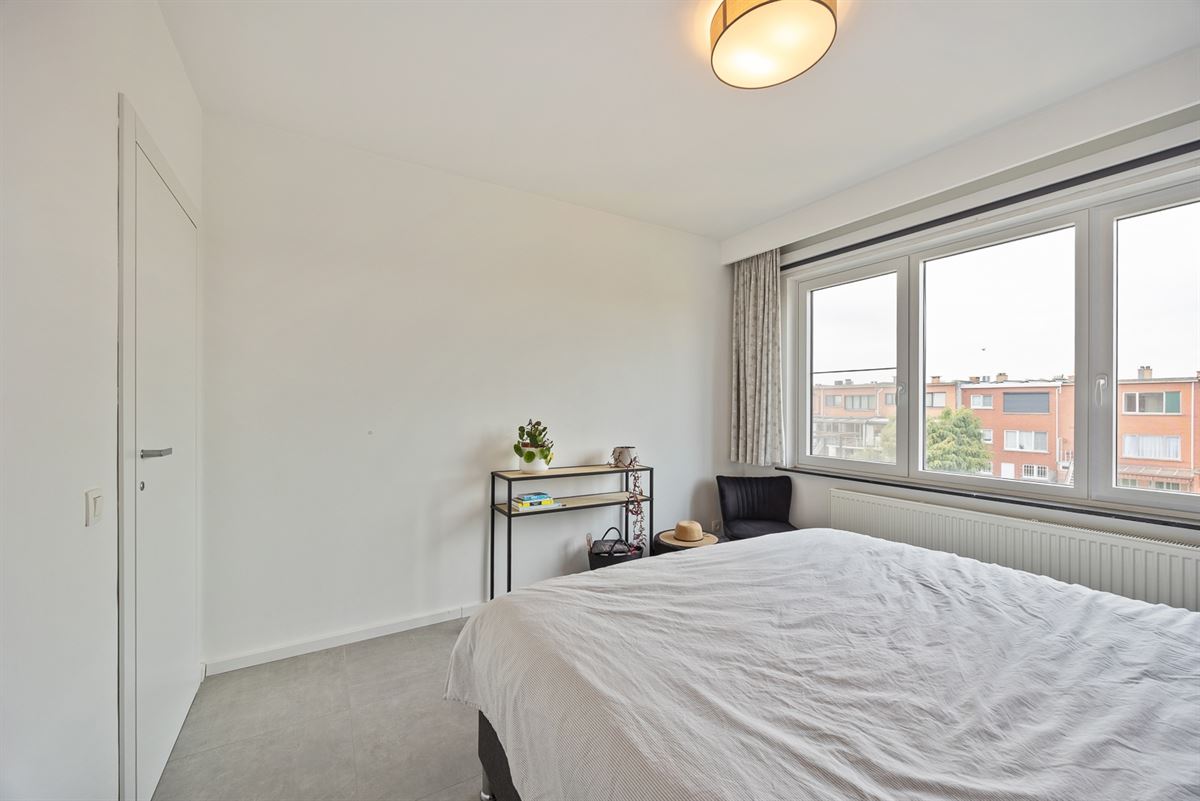 Instapklaar Appartement met 2 Slaapkamers, Terras en Garage