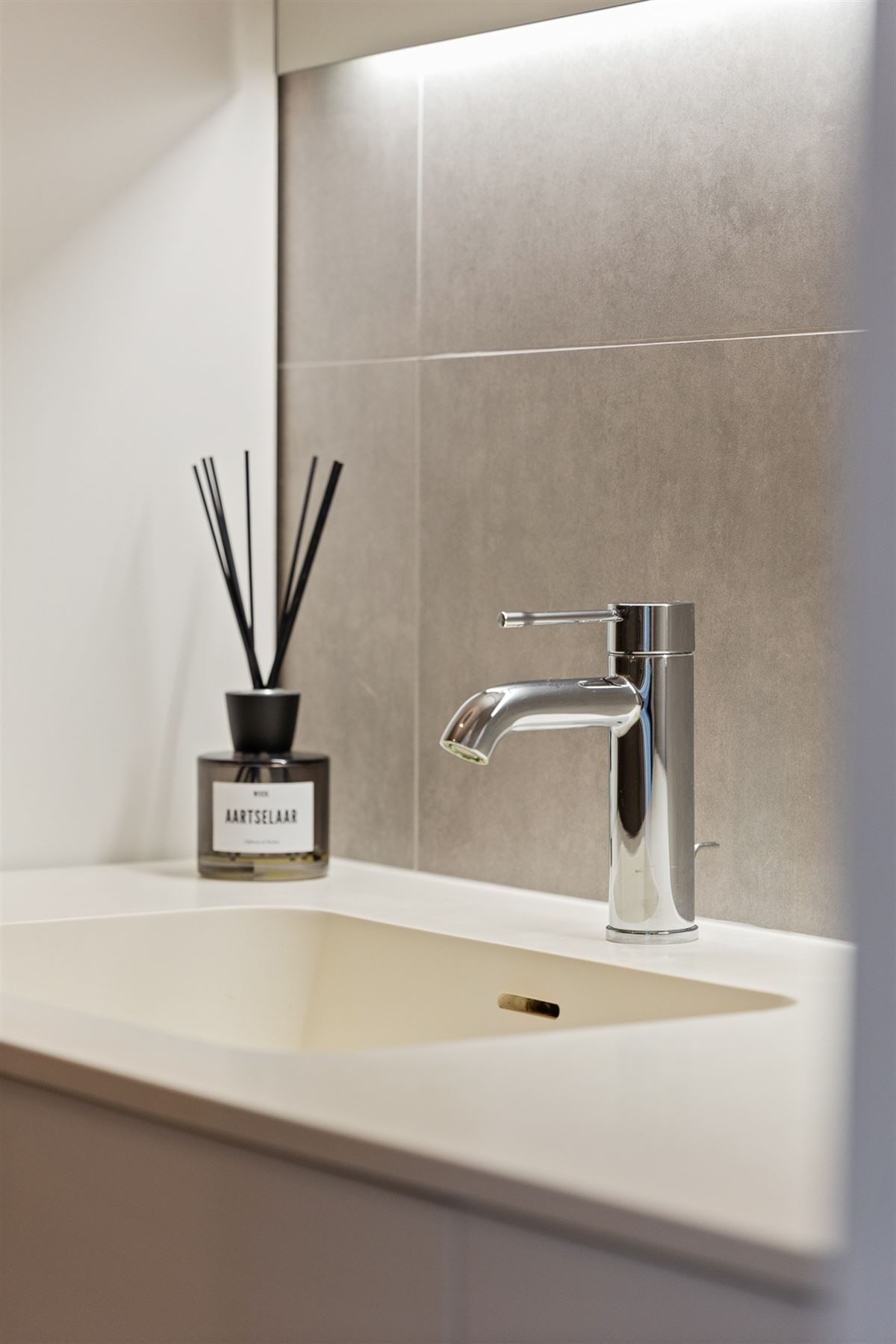 Instapklaar Appartement met 2 Slaapkamers, Terras en Garage